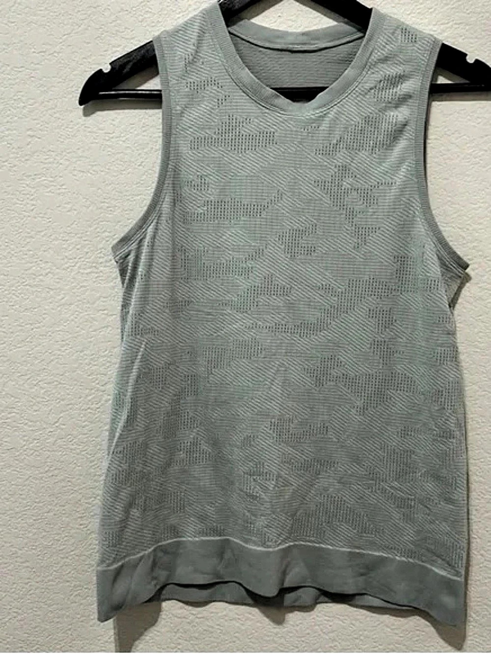 Lululemon Fast as Light Tank *Mesh Men's Gray Medium Like New